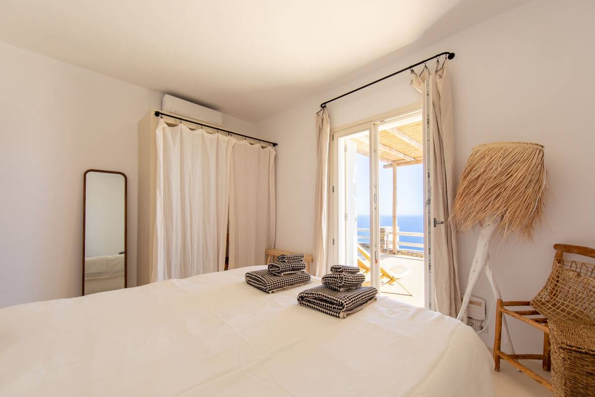 Suite with sea-view balcony